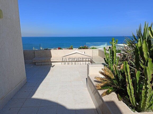 Villa meublé S+3 vue sur mer à Gammarth